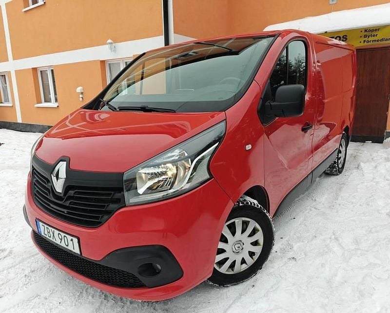Begagnad Renault Trafic 125 HK (91 kW) 2018 Röd Minibuss