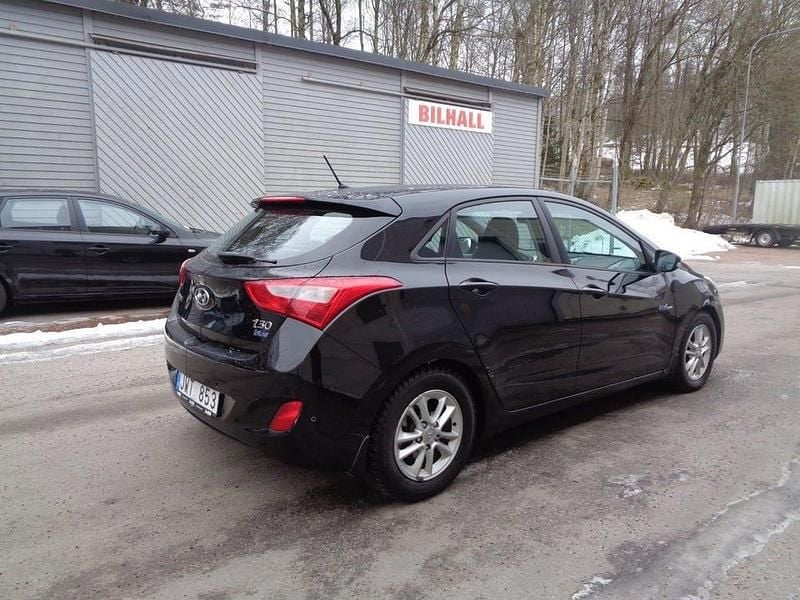Begagnad Hyundai i30 110 HK (80 kW) 2013 Svart Halvkombi