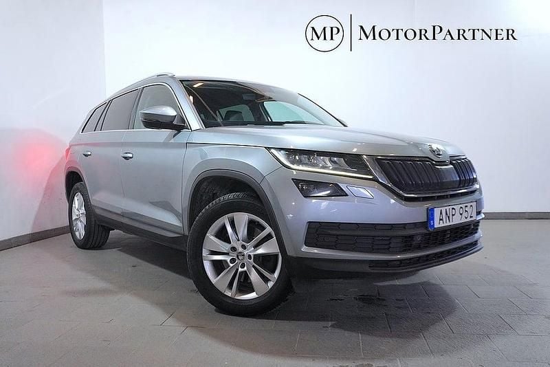 Grå Begagnad 2018 Skoda Kodiaq SUV | 199 000 kr (Marknadspris) - Bild 1/4