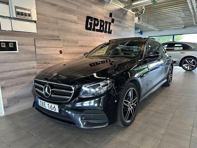 Svart Begagnad 2018 Mercedes E350 AMG line Sedan | 299 000 kr - Bild 1/4
