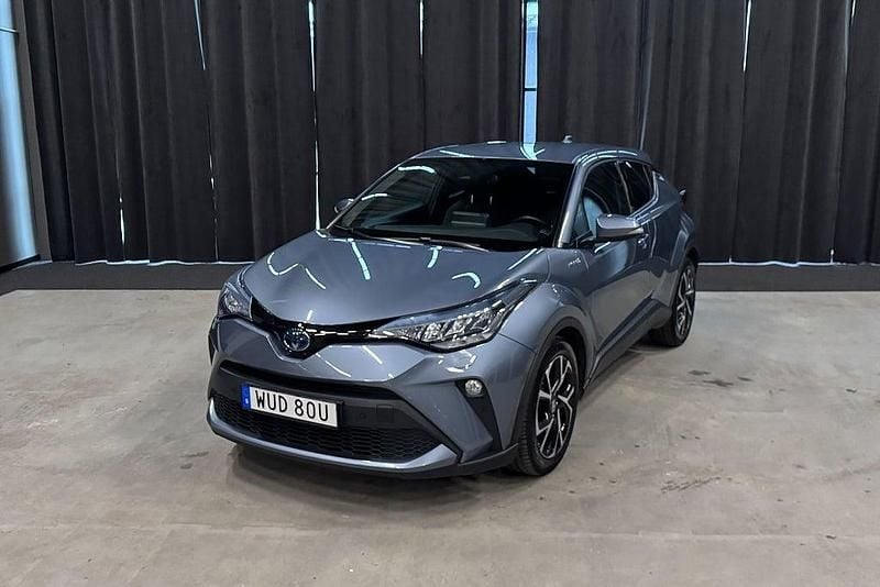 Grå Begagnad 2021 Toyota C-HR Edition SUV | 229 900 kr (Marknadspris) - Bild 1/4