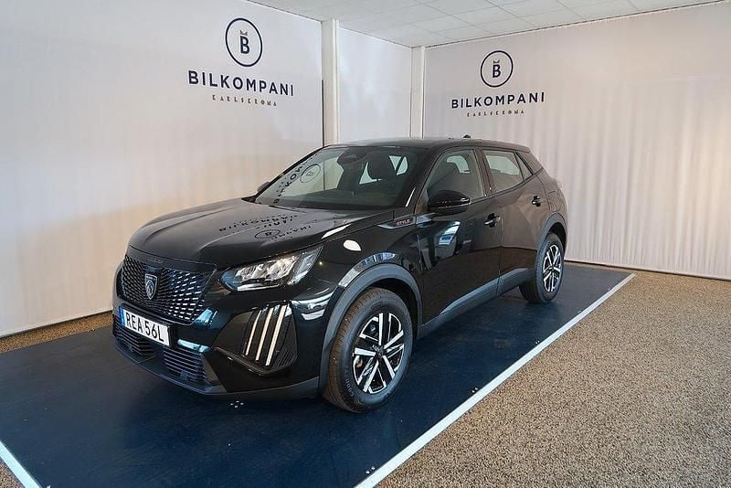 Svart Begagnad 2025 Peugeot 2008 Style SUV | 224 800 kr (Marknadspris) - Bild 1/4
