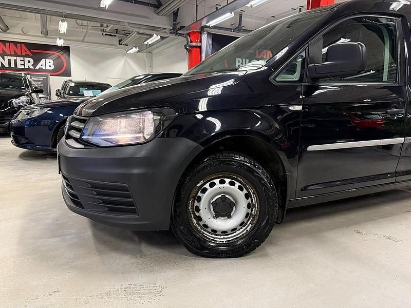 Begagnad VW Caddy Maxi 102 HK (75 kW) 2017 Svart Minibuss