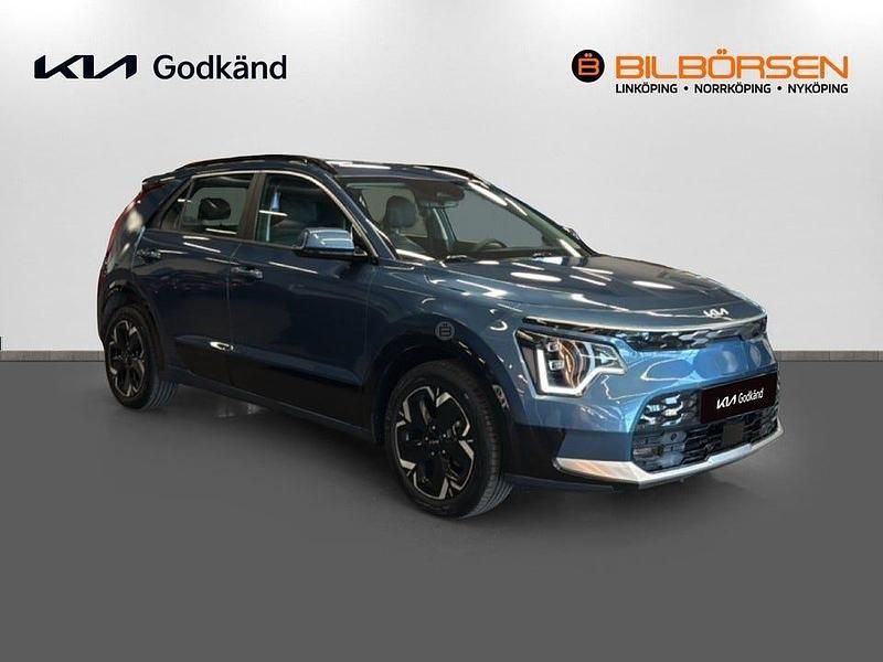 Begagnad Kia e-Niro 150 kW (204 HK) 2022 Blå SUV