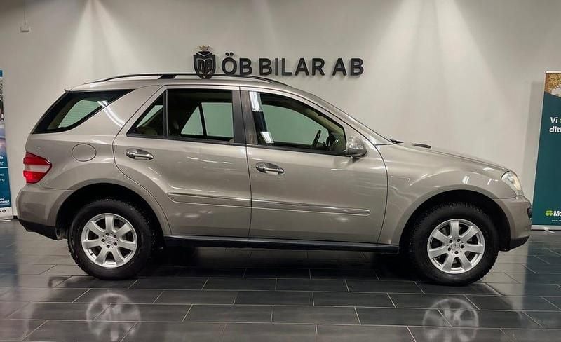 Begagnad Mercedes ML350 272 HK (200 kW) 2006 Silver SUV