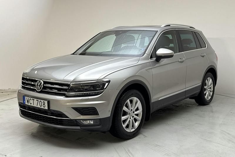 Silver Begagnad 2018 VW Tiguan Executive SUV | 214 900 kr (Bra pris) - Bild 1/4