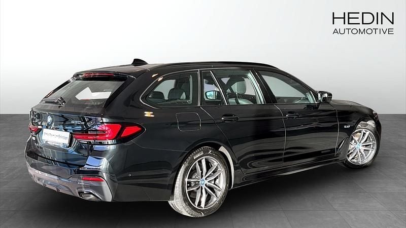 Begagnad BMW 530e M Sport 291 HK (214 kW) 2023 Svart (black) Kombi