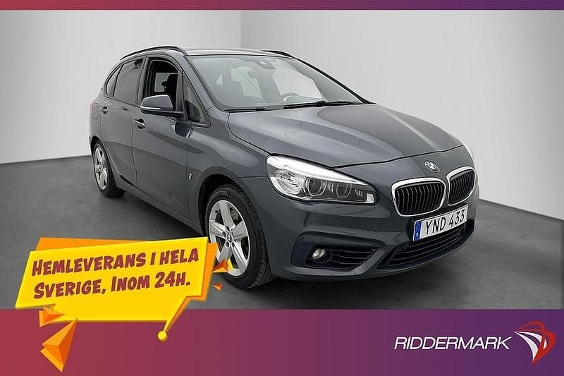 Grå Begagnad 2017 BMW 225 Active Tourer Sport Line Minibuss | 149 900 kr - Bild 1/3