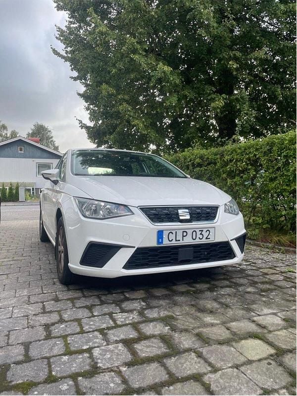 Vit Begagnad 2019 Seat Ibiza Style Halvkombi | 108 000 kr (Marknadspris) - Bild 1/4