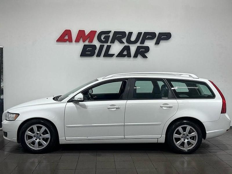 Begagnad Volvo V50 Momentum 116 HK (85 kW) 2011 Vit Kombi