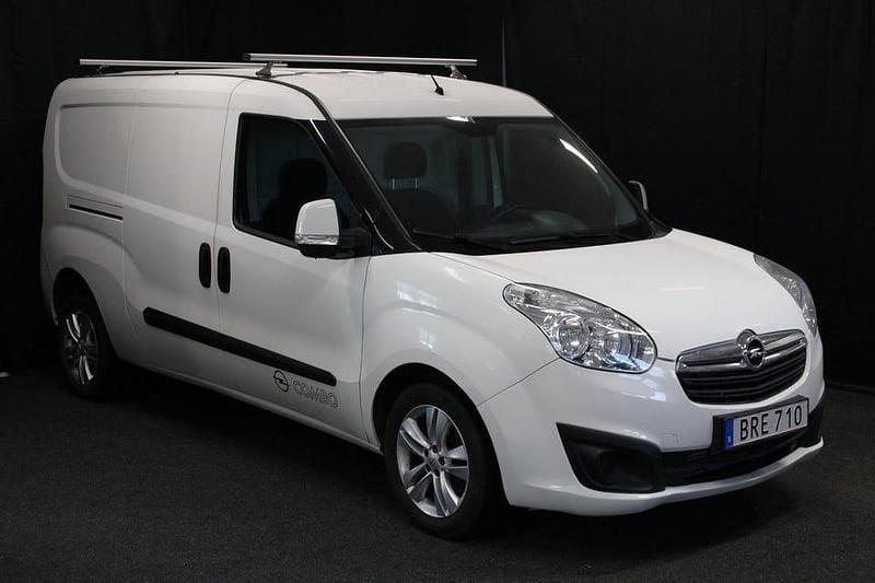 Vit Begagnad 2018 Opel Combo S Van | 84 900 kr (Bra pris) - Bild 1/4