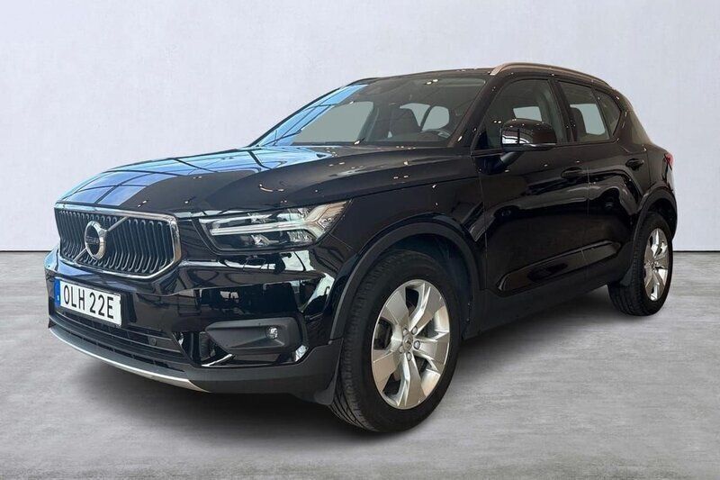 Svart Begagnad 2019 Volvo XC40 Momentum SUV | 255 000 kr (Marknadspris) - Bild 1/4