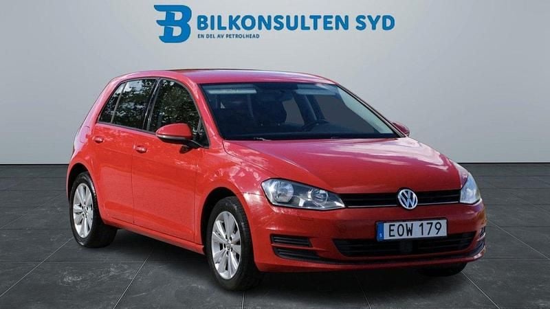 Röd Begagnad 2015 VW Golf VII Halvkombi | 79 900 kr (Marknadspris) - Bild 1/4