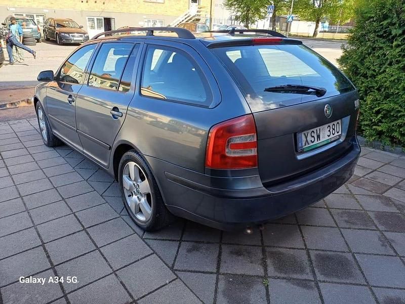 Begagnad Skoda Octavia 141 HK (103 kW) 2006 Mörkgrå (grå) Kombi