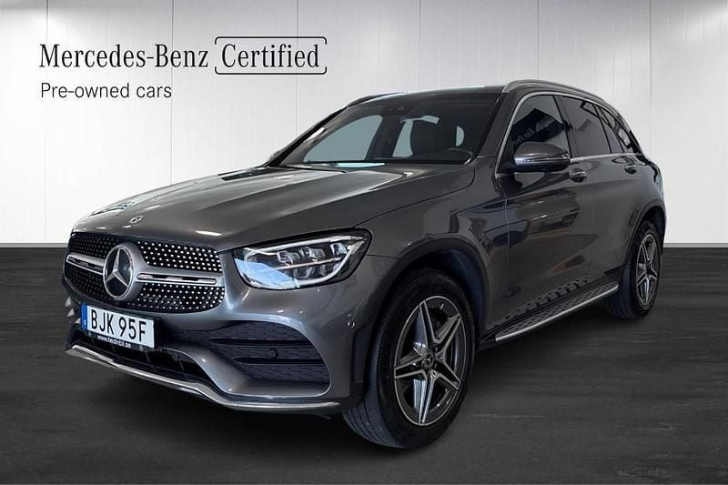 Grå (grey) Begagnad 2022 Mercedes GLC300e AMG line SUV | 399 000 kr (Superpris) - Bild 1/4