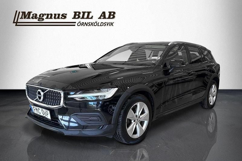 Svart Begagnad 2021 Volvo V60 CC Kombi | 369 900 kr (Marknadspris) - Bild 1/4