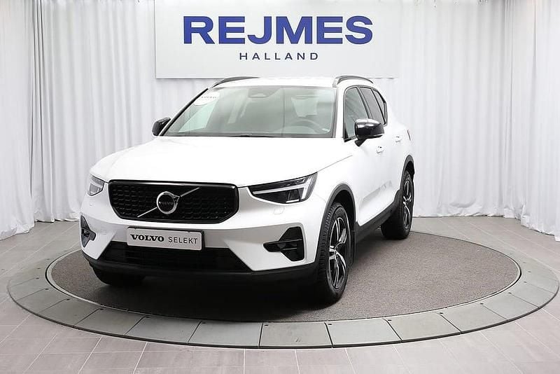 Begagnad Volvo XC40 Plus 200 HK (147 kW) 2024 Röd SUV