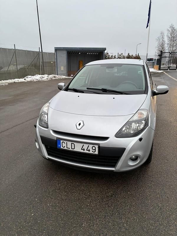 Begagnad Renault Clio R.S. 75 HK (55 kW) 2010 Halvkombi