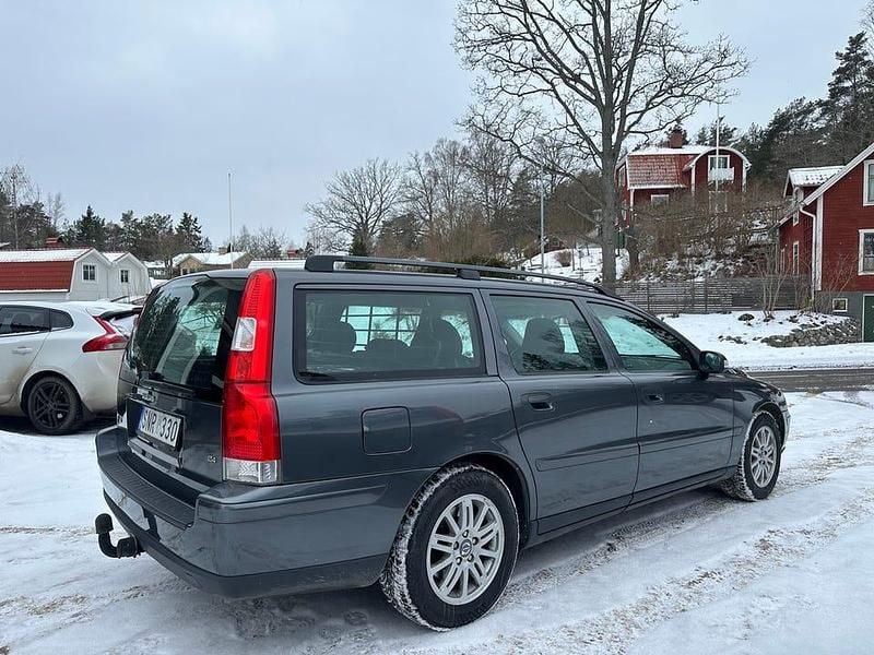Begagnad Volvo V70 170 HK (125 kW) 2007 Gray metallic Kombi