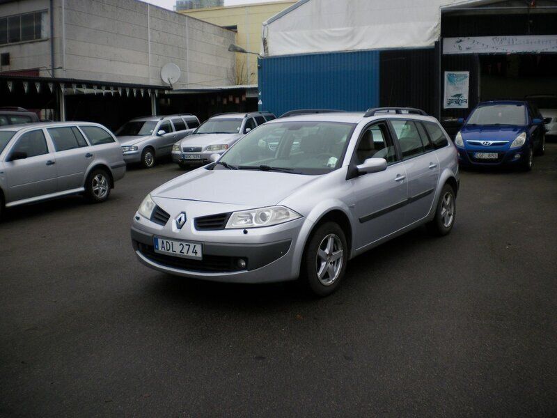 Ljusgrå (grå) Begagnad 2007 Renault Mégane GrandTour Kombi | 17 500 kr (Marknadspris) - Bild 1/4