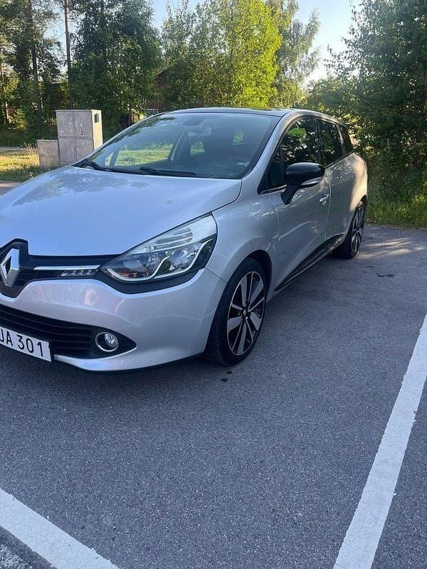 Silver Begagnad 2015 Renault Clio GrandTour Kombi | 65 000 kr (Marknadspris) - Bild 1/4