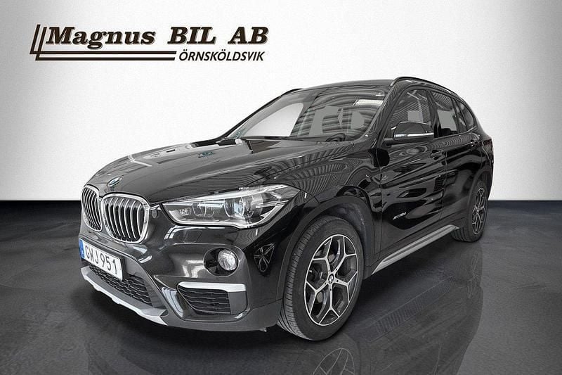 Svart Begagnad 2017 BMW X1 SUV | 199 900 kr (Marknadspris) - Bild 1/4