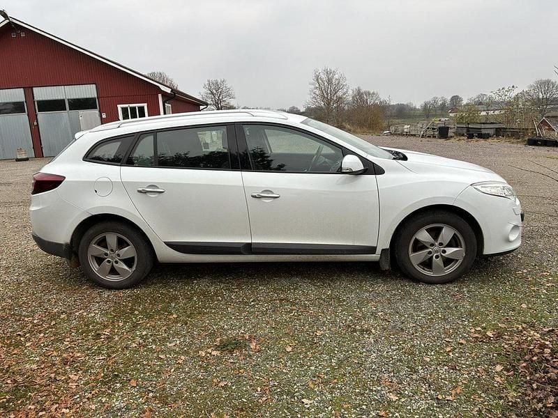 Vit Begagnad 2012 Renault Mégane GrandTour Kombi | 44 500 kr (Bra pris) - Bild 1/4