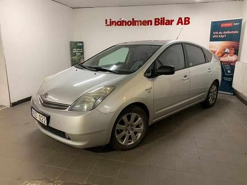 Begagnad Toyota Prius 112 HK (82 kW) 2006 Silver Halvkombi