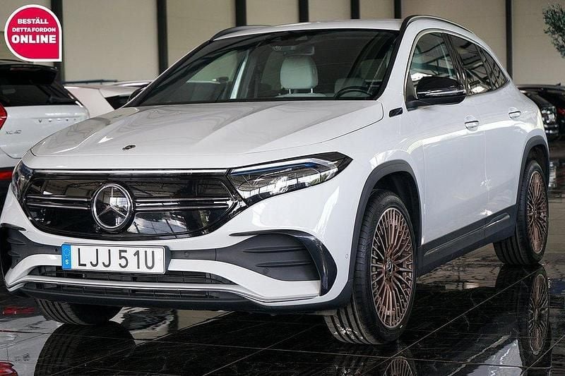 Vit Begagnad 2022 Mercedes EQA300 AMG SUV | 379 500 kr (Marknadspris) - Bild 1/4