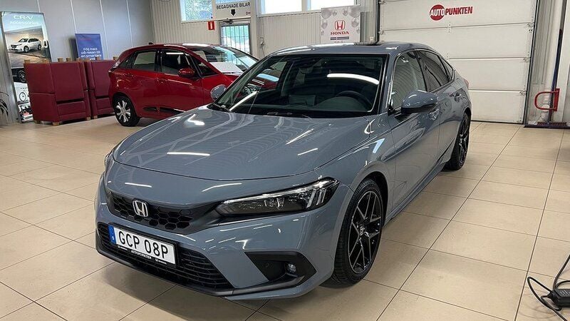 Mörkgrå Ny 2024 Honda Civic Hybrid Halvkombi | 435 990 kr (Dyr) - Bild 1/4