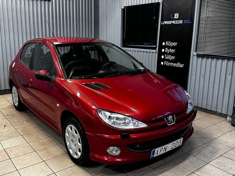 Röd Begagnad 2006 Peugeot 206 Halvkombi | 17 900 kr (Bra pris) - Bild 1/4