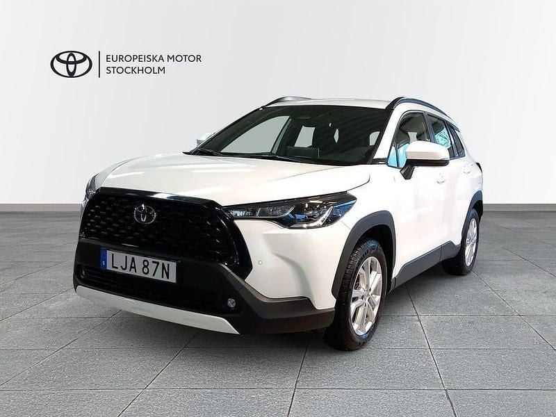 Svart Begagnad 2024 Toyota Corolla Cross Active SUV | 379 900 kr (Marknadspris) - Bild 1/3