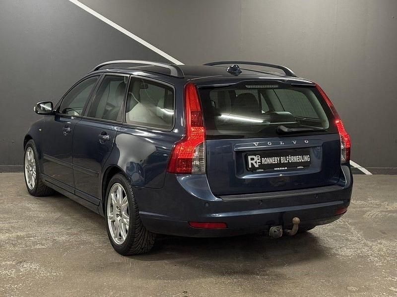 Begagnad Volvo V50 Momentum 109 HK (80 kW) 2009 Blå Kombi