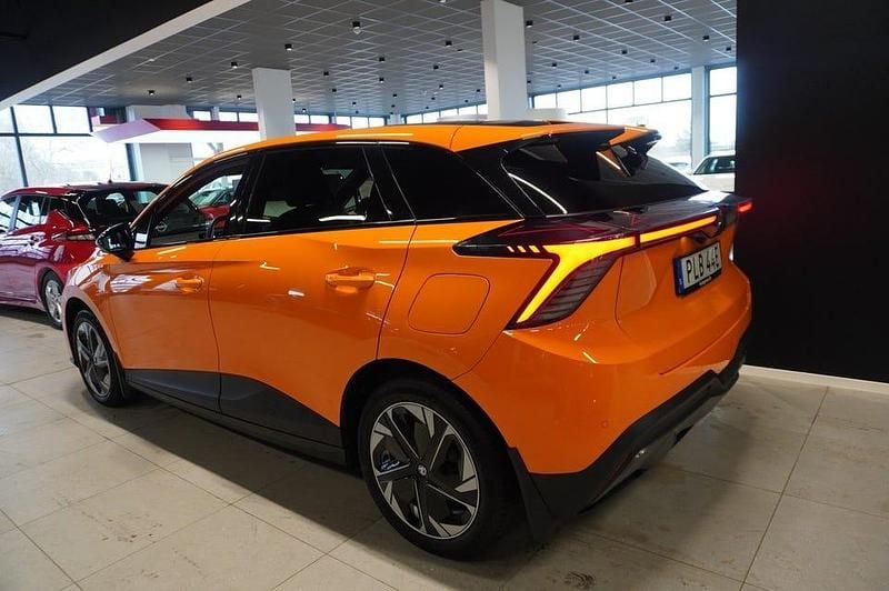 Begagnad MG MG4 EV 150 kW (204 HK) 2022 Orange Halvkombi
