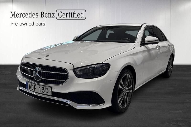 Vit (white) Begagnad 2021 Mercedes E220 Sedan | 419 900 kr (Lite dyr) - Bild 1/4