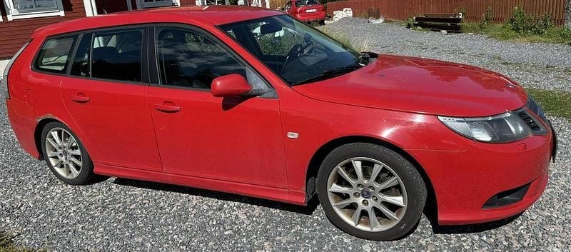 Röd Begagnad 2011 Saab 9-3 Vector Kombi | 25 000 kr (Superpris) - Bild 1/4