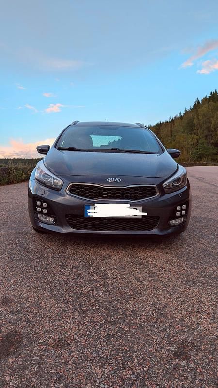 Grå Begagnad 2016 Kia Ceed Sportswagon Kombi | 110 000 kr (Lite dyr) - Bild 1/4