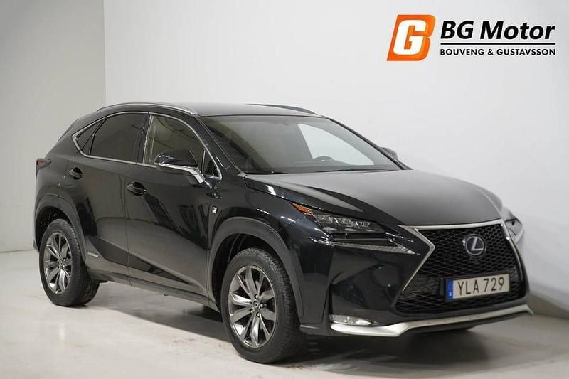 Svart (caviar metallic) Begagnad 2017 Lexus NX300h Sport Line SUV | 299 900 kr (Lite dyr) - Bild 1/4