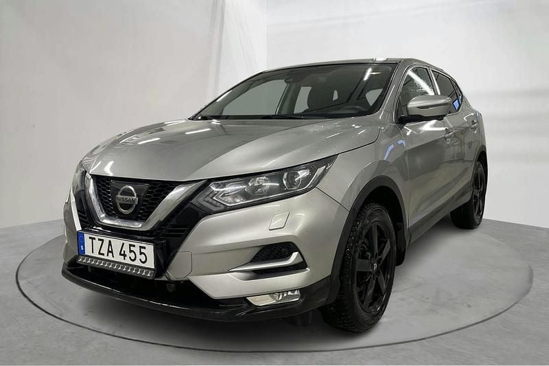 Ljusgrå Begagnad 2018 Nissan Qashqai Acenta SUV | 125 000 kr (Marknadspris) - Bild 1/4