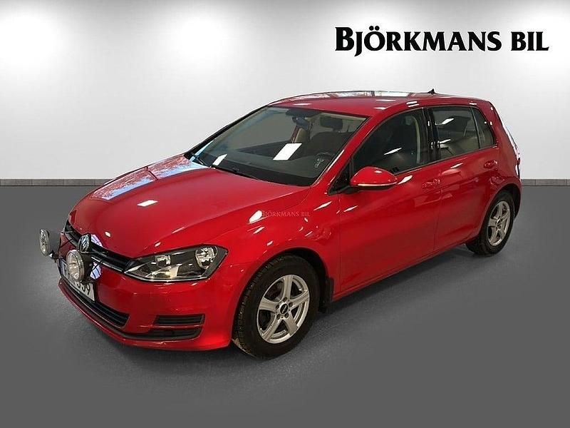 Röd Begagnad 2017 VW Golf VII Halvkombi | 99 900 kr (Superpris) - Bild 1/4