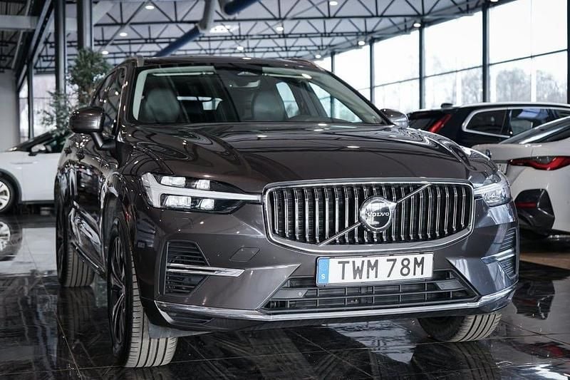 Begagnad Volvo XC60 Momentum 350 HK (257 kW) 2022 Grå SUV
