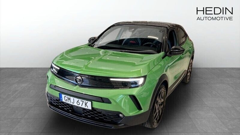Grön (green) Begagnad 2022 Opel Mokka-e GS Line SUV | 189 900 kr (Superpris) - Bild 1/4