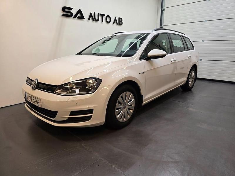 Vit Begagnad 2015 VW Golf VII Kombi | 89 900 kr (Superpris) - Bild 1/4