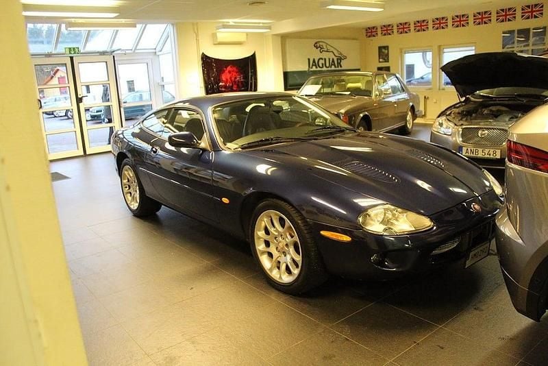 Blå Begagnad 1999 Jaguar XKR | 173 000 kr - Bild 1/4