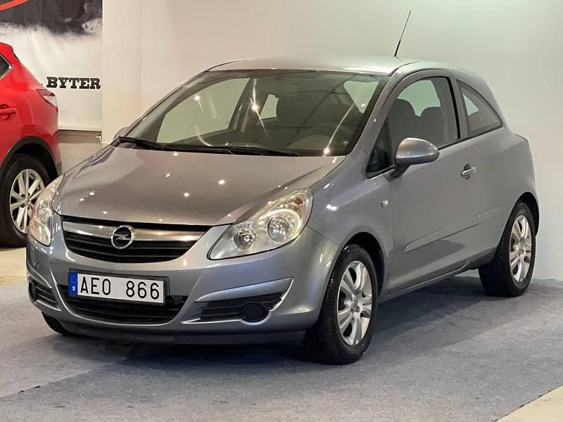 Grå Begagnad 2007 Opel Corsa Halvkombi | 59 900 kr (Lite dyr) - Bild 1/4