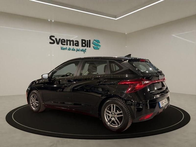 Begagnad Hyundai i20 Essential 84 HK (61 kW) 2022 Phantom black metallic Halvkombi