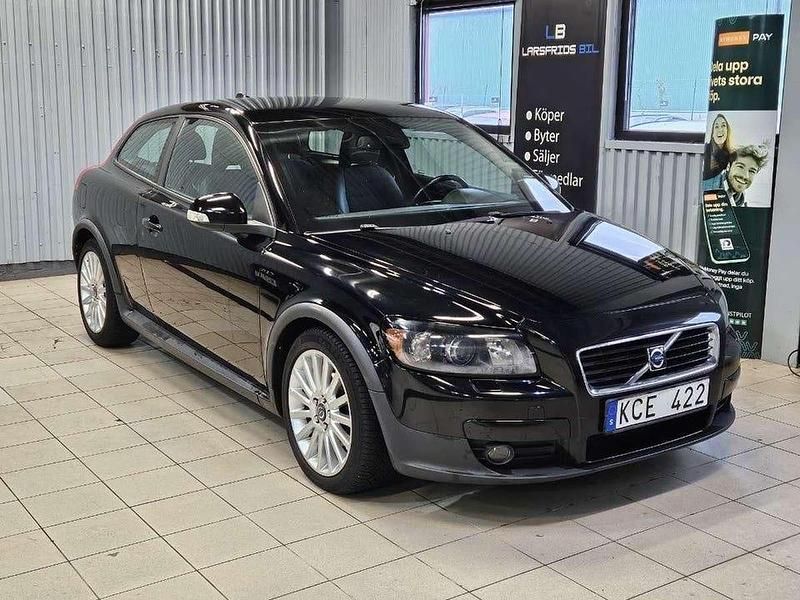Svart Begagnad 2010 Volvo C30 Momentum Halvkombi | 49 900 kr (Marknadspris) - Bild 1/4