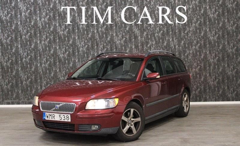 Röd Begagnad 2005 Volvo V50 Kinetic Kombi | 24 999 kr (Marknadspris) - Bild 1/4