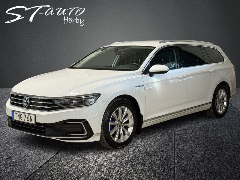 Vit Begagnad 2020 VW Passat GTE Kombi | 229 900 kr (Lite dyr) - Bild 1/4