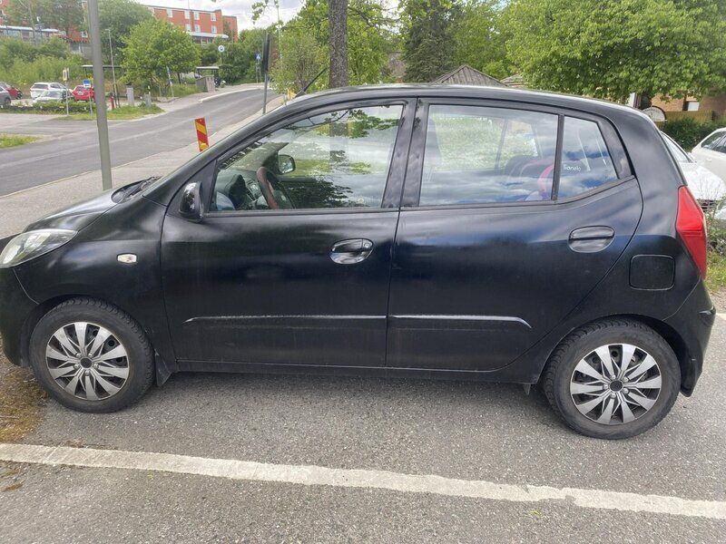 Svart Begagnad 2012 Hyundai i10 Premium Halvkombi | 25 000 kr (Superpris) - Bild 1/4